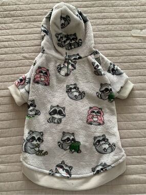 The “Oodie” Dog Hoodie Size XS/S Cute Racoon Pattern